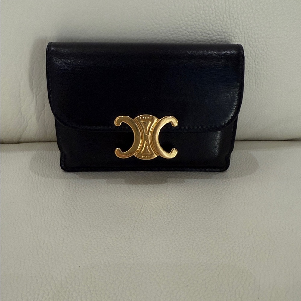 CELINE CARD HOLDER WITH FLAP TRIOMPHE IN SHINY CALFSKIN